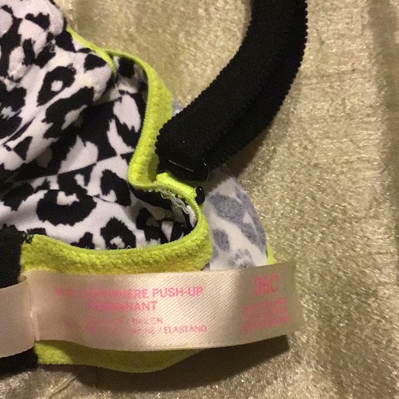 Set of two Victoria Pink bra push up size 36C - Picture 4 of 5